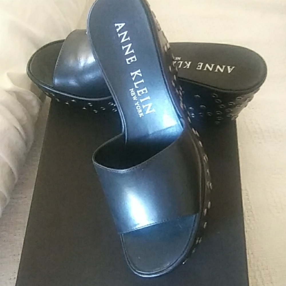 Shoes - Picture 4 of 4